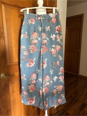 High-Waist Floral Wide-Leg Jeans in Blue with Pink Rose Print